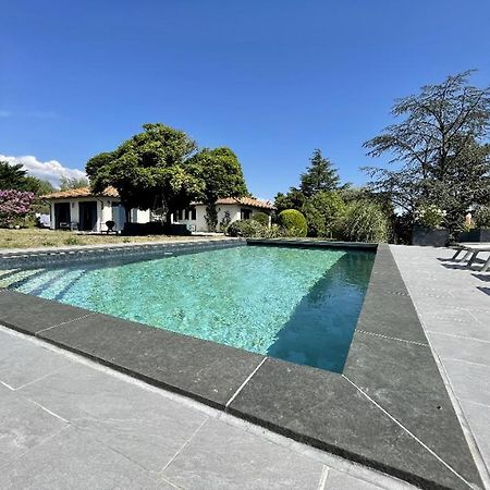 Logements Chaleureux Dans Maison Avec Piscine A 35 Min De Lyon Alix 外观 照片