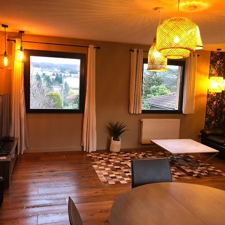 Logements Chaleureux Dans Maison Avec Piscine A 35 Min De Lyon Alix 外观 照片