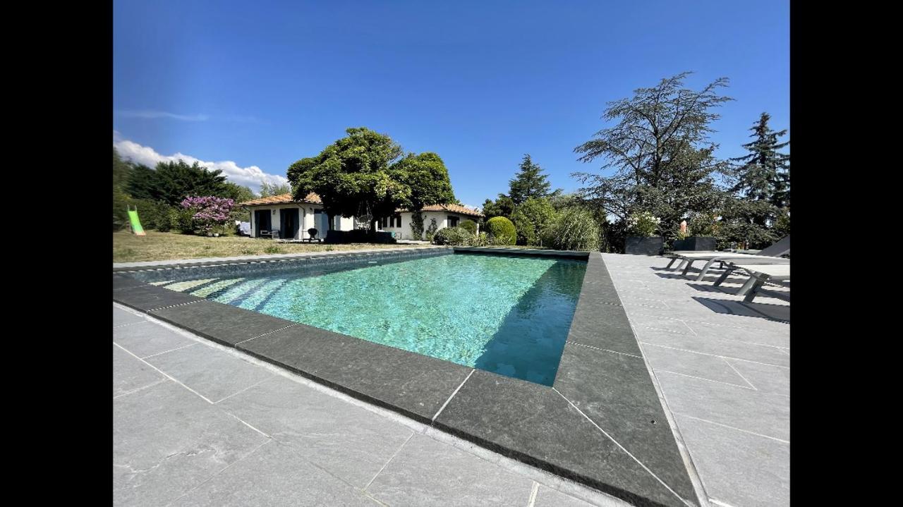 Logements Chaleureux Dans Maison Avec Piscine A 35 Min De Lyon Alix 外观 照片