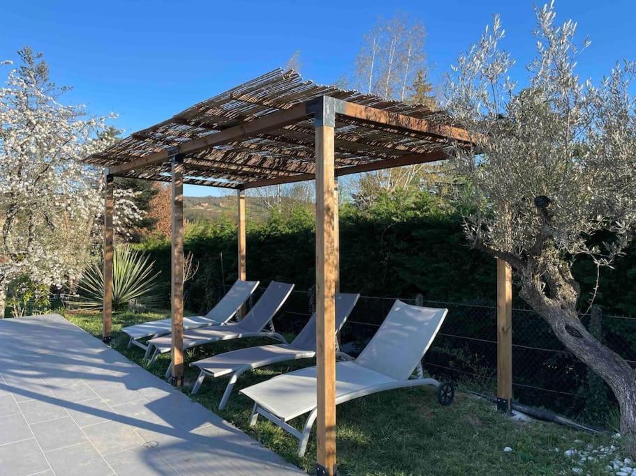 Logements Chaleureux Dans Maison Avec Piscine A 35 Min De Lyon Alix 外观 照片