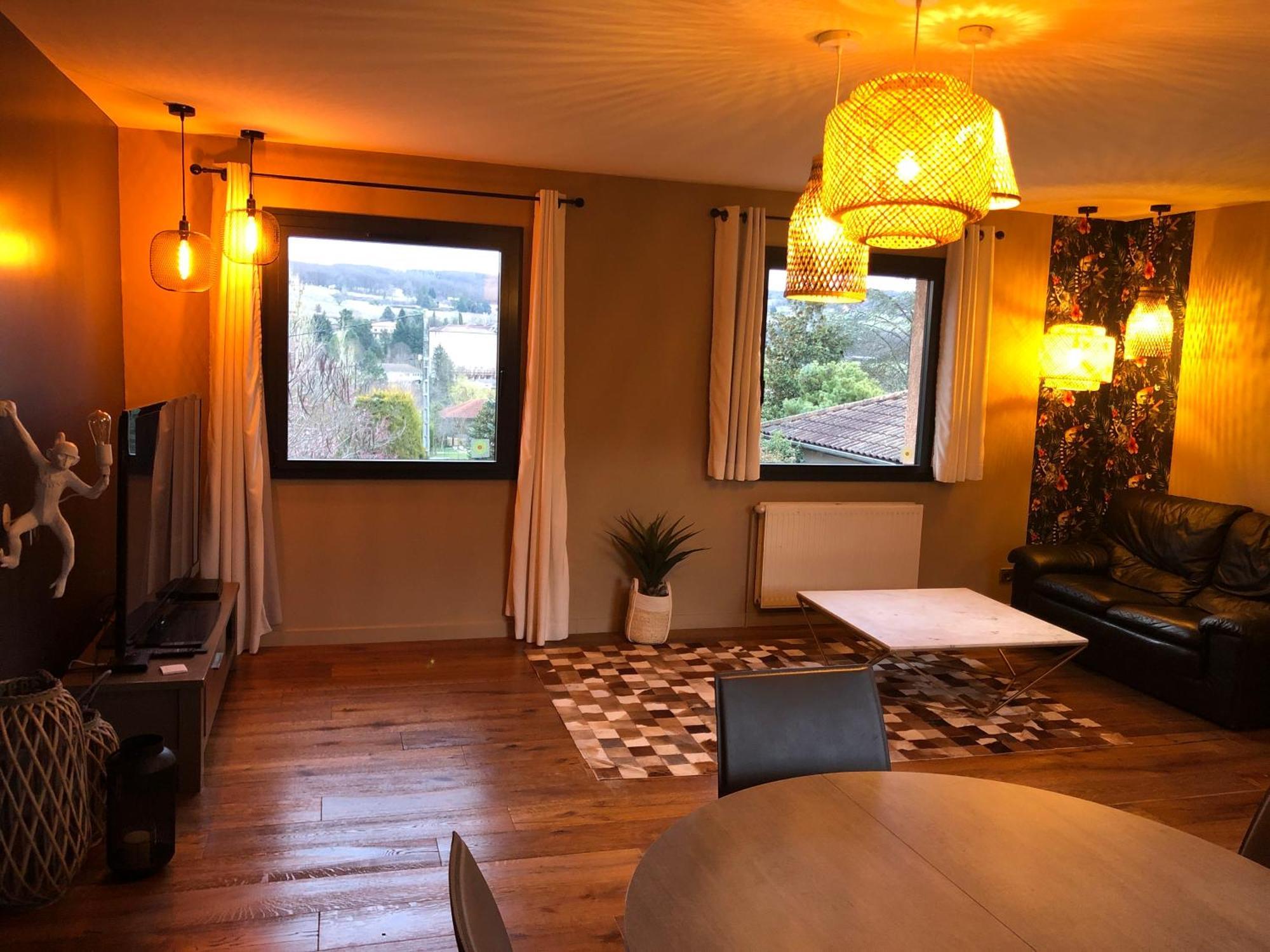 Logements Chaleureux Dans Maison Avec Piscine A 35 Min De Lyon Alix 外观 照片